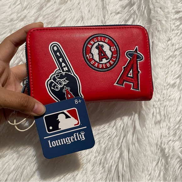 Loungefly Exclusive - MLB Los Angeles Angels Baseball Patch Wallet NWT - Picture 6 of 9